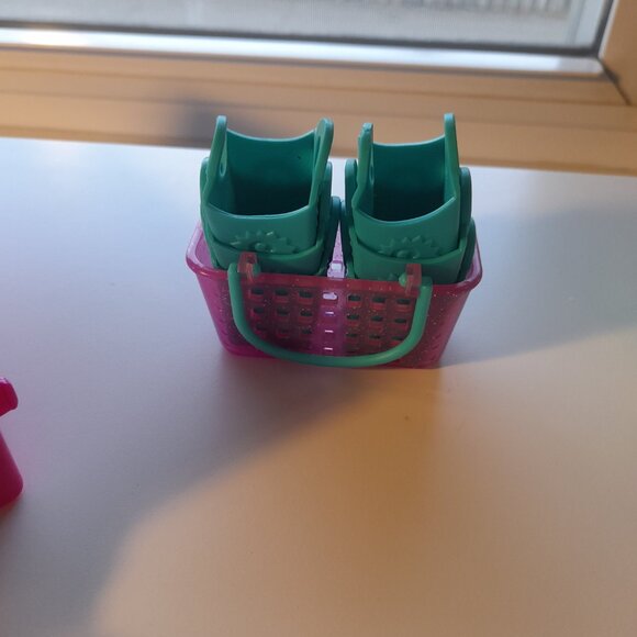 *BOGO FREE* Shopkins 60+ Characters, Carrying Display Case and 4 Shopping Carts - Picture 5 of 7